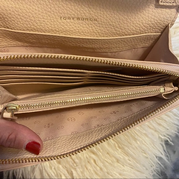 *SOLD*. Tory Burch light pink crossbody - Picture 5 of 7